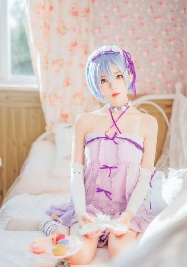 小县城精品裸体舞表演_剧情片高清完整版